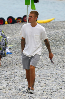 24.06 | Justin Bieber na praia em Nice, França