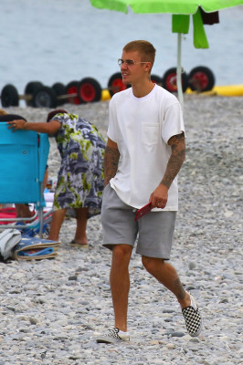 24.06 | Justin Bieber na praia em Nice, França
