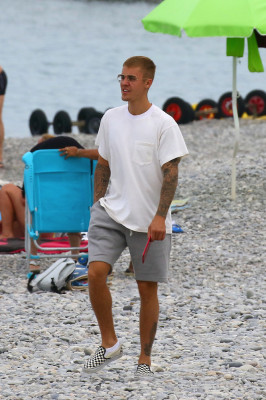 24.06 | Justin Bieber na praia em Nice, França
