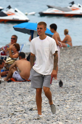 24.06 | Justin Bieber na praia em Nice, França