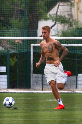 24.06 | Justin Bieber jogando bola em Nice, França