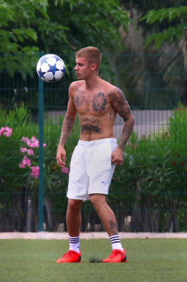 24.06 | Justin Bieber jogando bola em Nice, França
