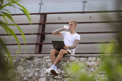 24.06 | Justin Bieber é fotografado em Saint-Tropez, França