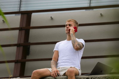 24.06 | Justin Bieber é fotografado em Saint-Tropez, França