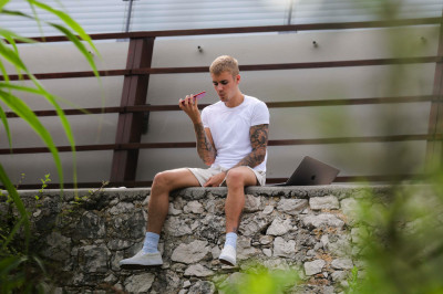 24.06 | Justin Bieber é fotografado em Saint-Tropez, França