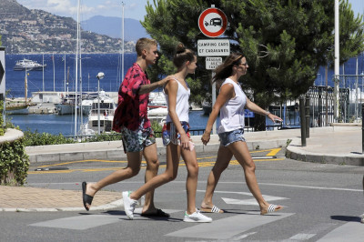 29.06 | Justin Bieber é fotografado em Saint-Jean-Cap-Ferrat, França