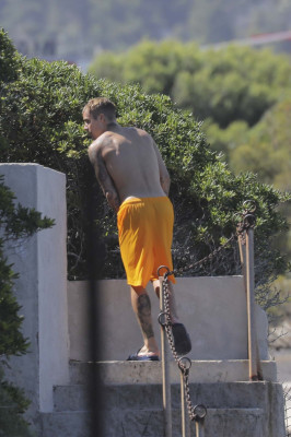 29.06 | Justin Bieber é fotografado em Saint-Jean-Cap-Ferrat, França