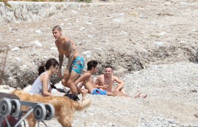 30.06 | Justin Bieber na praia em Saint-Jean-Cap-Ferrat, França