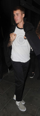 07.02 | Justin Bieber deixando o Restaurant Ours em Londres, Reino Unido
