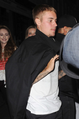 07.02 | Justin Bieber deixando o Restaurant Ours em Londres, Reino Unido