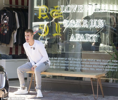 07.04 | Justin Bieber é fotografado em Sydney, Austrália