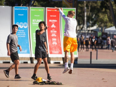 07.04 | Justin Bieber jogando basquete no Sydney Olympic Park em Sydney, Austrália