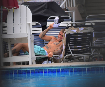 06.01 | Justin Bieber é fotografado em Nova Iorque, NY