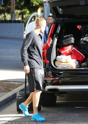 07.04 | Justin Bieber deixando hotel em Sydney, Austrália