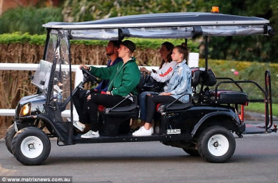 07.04 | Justin Bieber chegando à conferência da igreja Hillsong em Sydney, Austrália