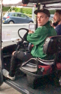 07.04 | Justin Bieber chegando à conferência da igreja Hillsong em Sydney, Austrália