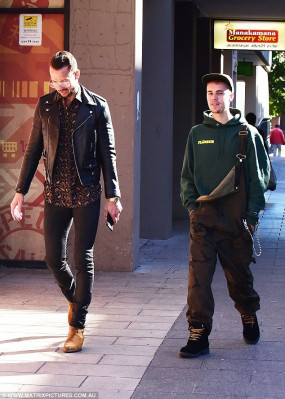 07.06 | Justin Bieber é fotografado pelas ruas em Sydney, Austrália
