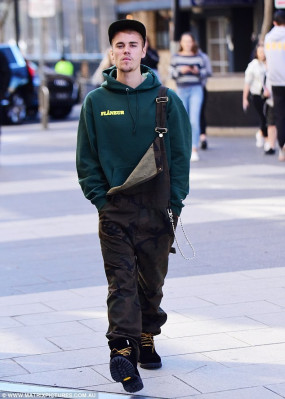 07.06 | Justin Bieber é fotografado pelas ruas em Sydney, Austrália