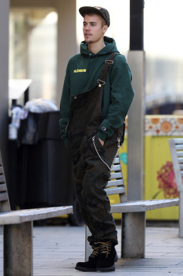 07.06 | Justin Bieber é fotografado pelas ruas em Sydney, Austrália