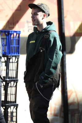07.06 | Justin Bieber é fotografado pelas ruas em Sydney, Austrália
