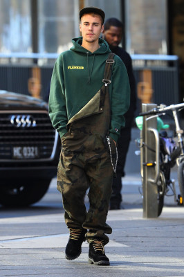 07.06 | Justin Bieber é fotografado pelas ruas em Sydney, Austrália
