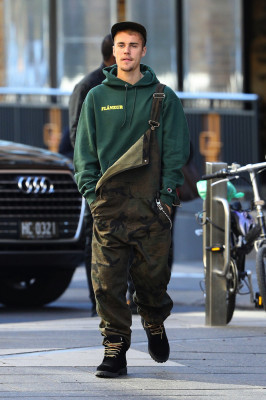 07.06 | Justin Bieber é fotografado pelas ruas em Sydney, Austrália