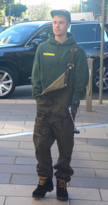 07.06 | Justin Bieber é fotografado pelas ruas em Sydney, Austrália