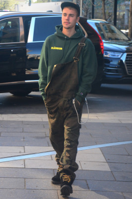 07.06 | Justin Bieber é fotografado pelas ruas em Sydney, Austrália