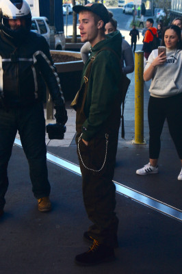 07.06 | Justin Bieber é fotografado pelas ruas em Sydney, Austrália