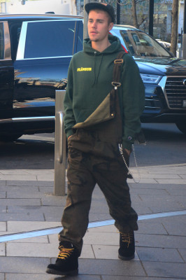07.06 | Justin Bieber é fotografado pelas ruas em Sydney, Austrália