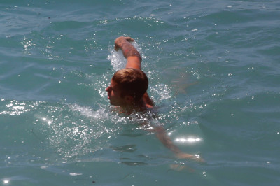 07.10 | Justin Bieber é fotografado em Laguna Beach, California