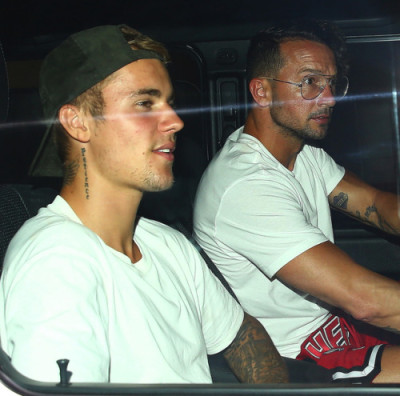 18.07 | Justin Bieber é fotografado em Laguna Beach, CA