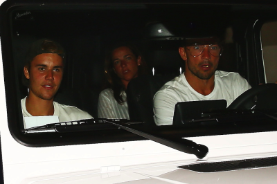 18.07 | Justin Bieber é fotografado em Laguna Beach, CA