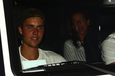 18.07 | Justin Bieber é fotografado em Laguna Beach, CA