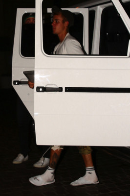 18.07 | Justin Bieber é fotografado em Laguna Beach, CA