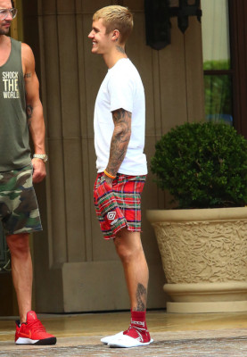 19.07 | Justin Bieber é fotografado em Beverly Hills, CA