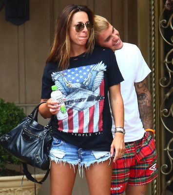 19.07 | Justin Bieber é fotografado em Beverly Hills, CA