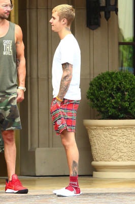 19.07 | Justin Bieber é fotografado em Beverly Hills, CA
