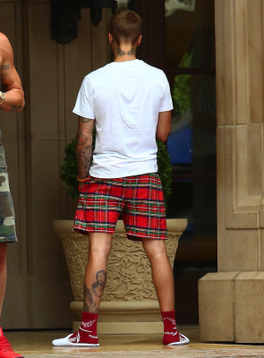 19.07 | Justin Bieber é fotografado em Beverly Hills, CA