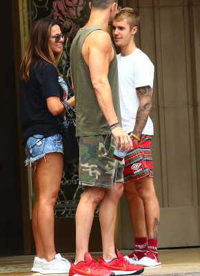 19.07 | Justin Bieber é fotografado em Beverly Hills, CA