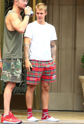 19.07 | Justin Bieber é fotografado em Beverly Hills, CA