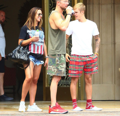 19.07 | Justin Bieber é fotografado em Beverly Hills, CA