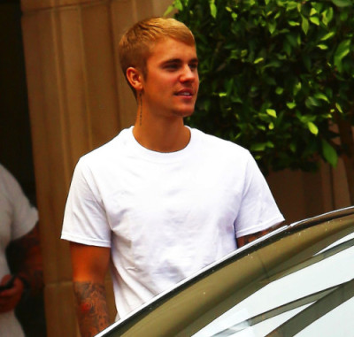 19.07 | Justin Bieber é fotografado em Beverly Hills, CA