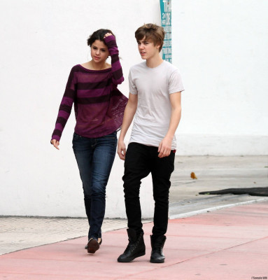 18.12 | Justin Bieber passeando com Selena Gomez em Miami