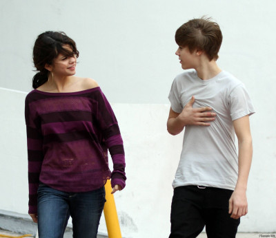 18.12 | Justin Bieber passeando com Selena Gomez em Miami