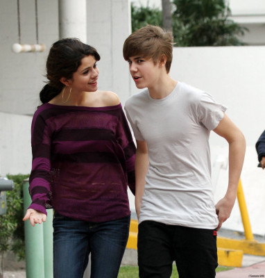 18.12 | Justin Bieber passeando com Selena Gomez em Miami