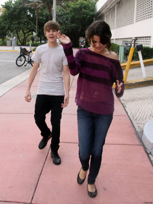 18.12 | Justin Bieber passeando com Selena Gomez em Miami