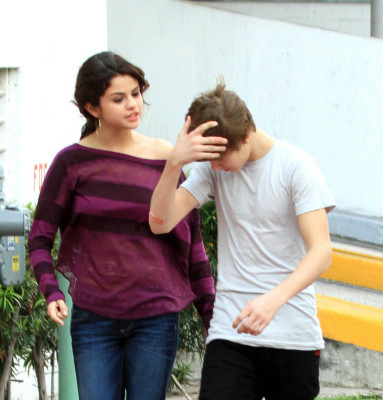 18.12 | Justin Bieber passeando com Selena Gomez em Miami