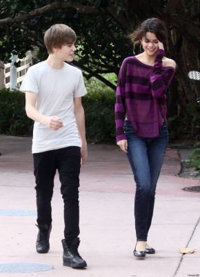 18.12 | Justin Bieber passeando com Selena Gomez em Miami