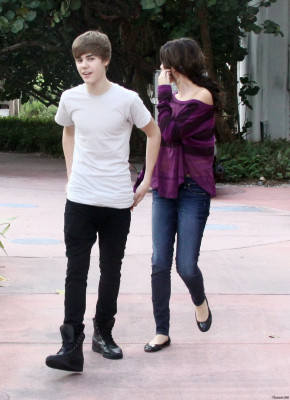 18.12 | Justin Bieber passeando com Selena Gomez em Miami